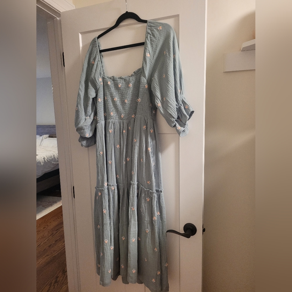 Puff Sleeve Midi Dress - Picture 4 of 9